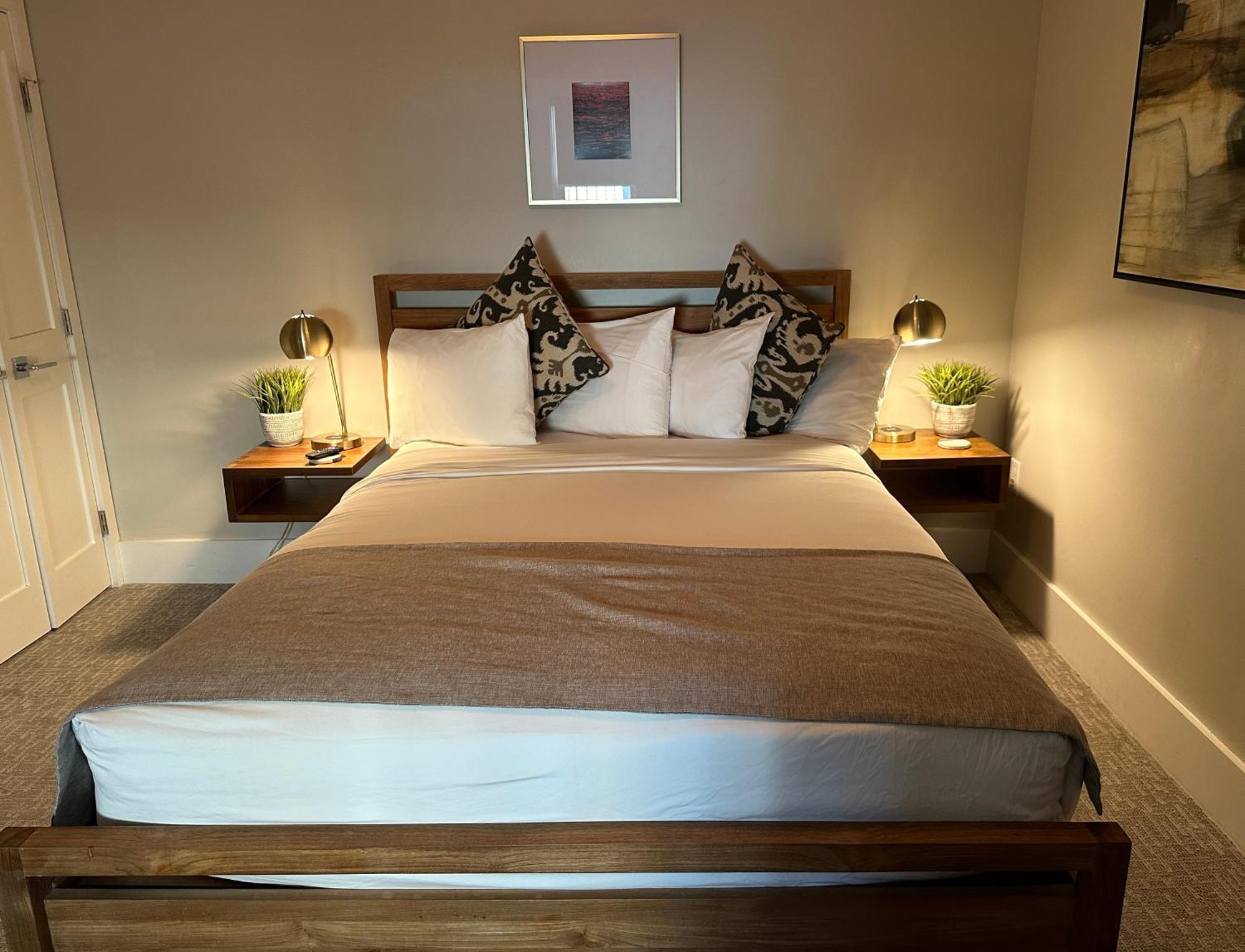 Entire Modern 7 Unit 7 Bath Boutique Inn Ньюпорт Экстерьер фото