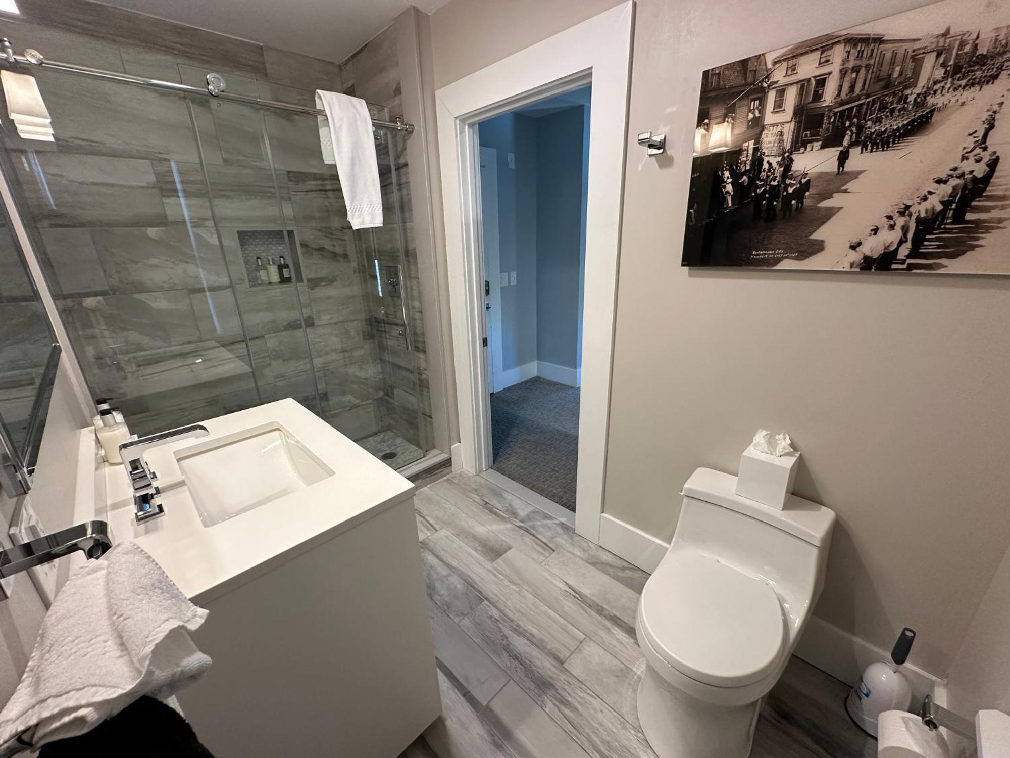 Entire Modern 7 Unit 7 Bath Boutique Inn Ньюпорт Экстерьер фото