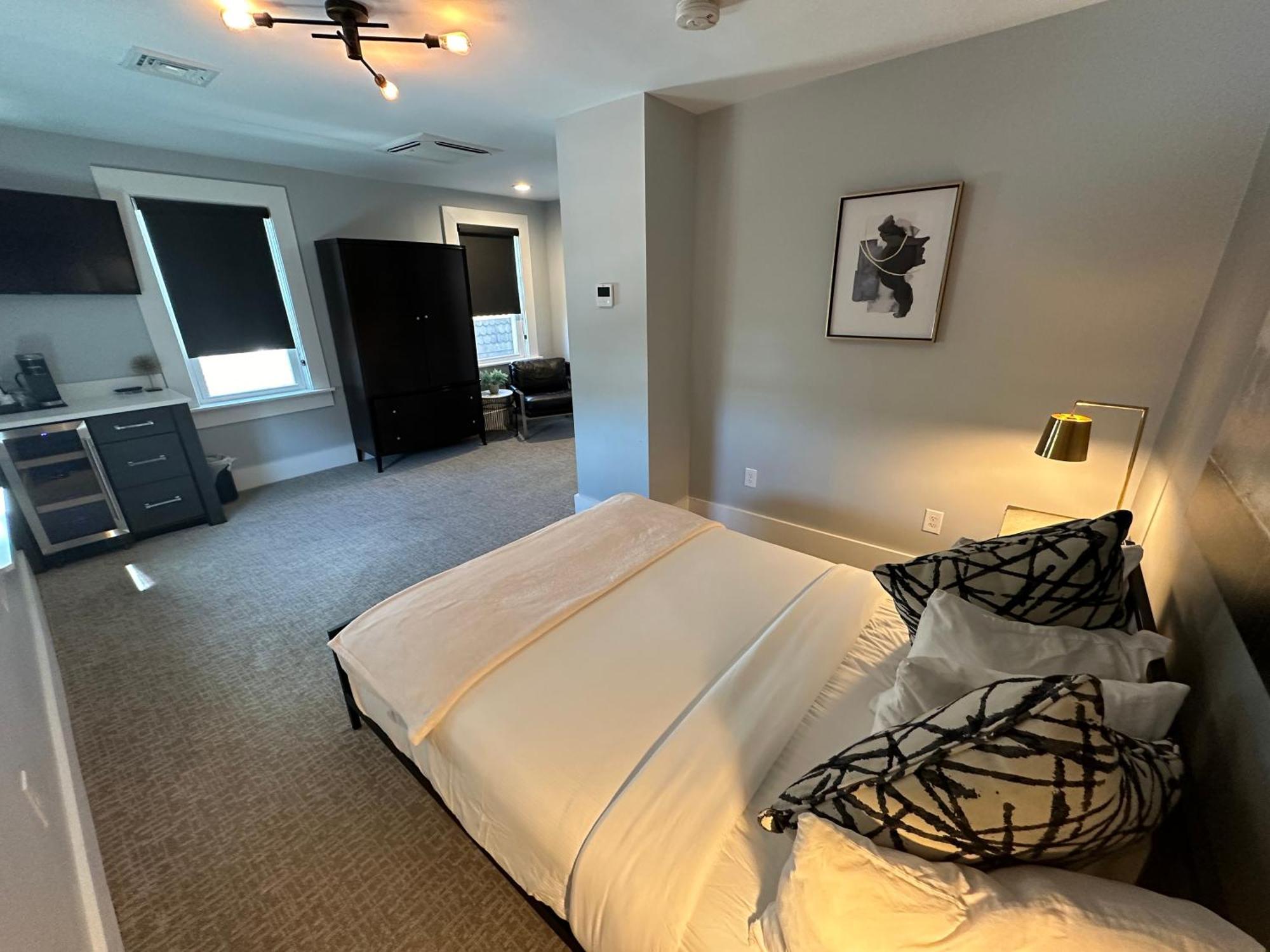Entire Modern 7 Unit 7 Bath Boutique Inn Ньюпорт Экстерьер фото