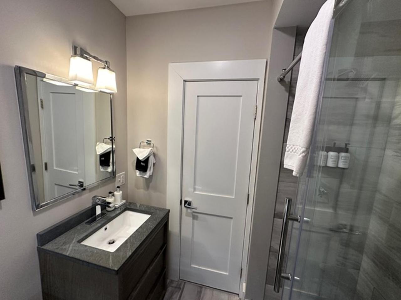 Entire Modern 7 Unit 7 Bath Boutique Inn Ньюпорт Экстерьер фото